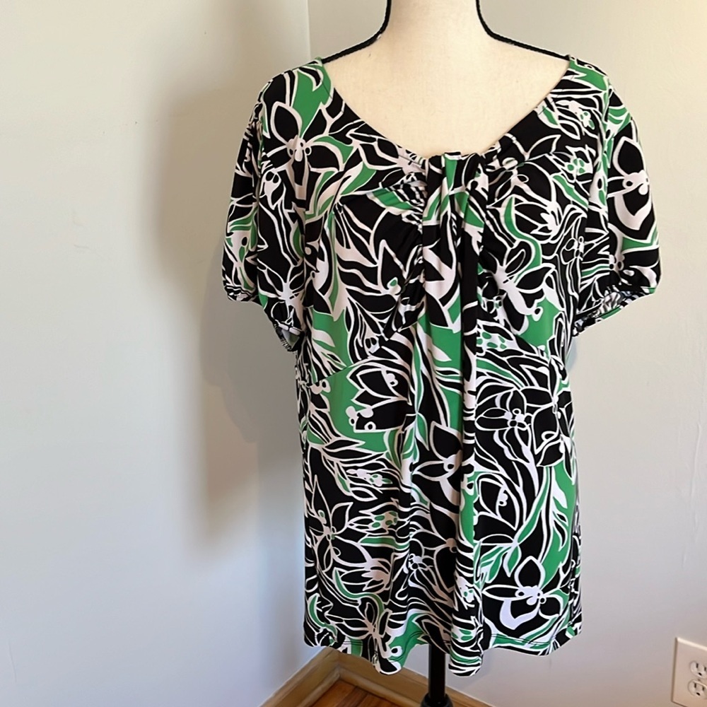 Style & Co. Black, White & Green Floral Scoop Neck Top